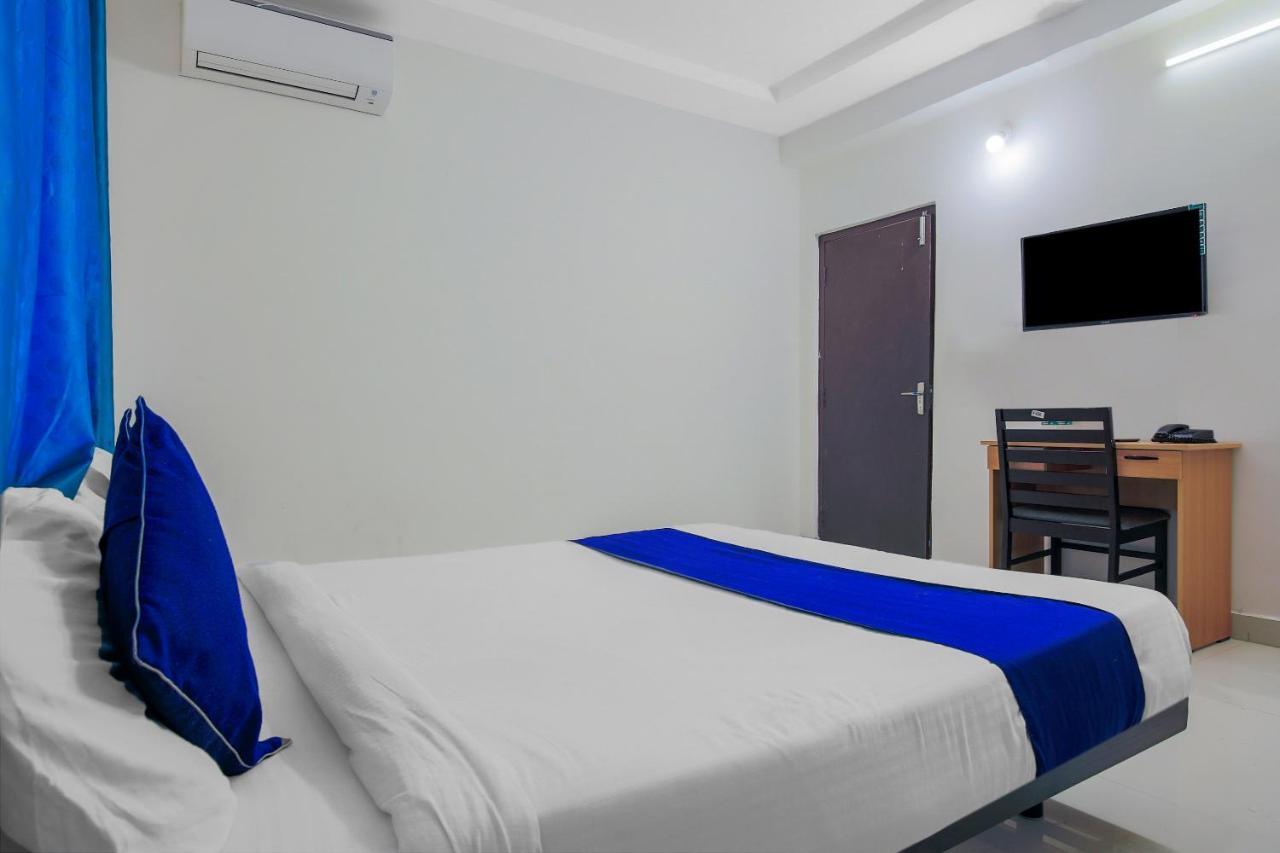 Hotel Oyo Silverkey 74581 Nallagandla à Haïdarabad Extérieur photo