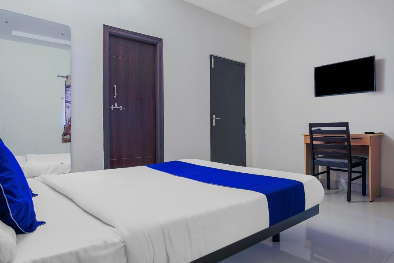 Hotel Oyo Silverkey 74581 Nallagandla à Haïdarabad Extérieur photo