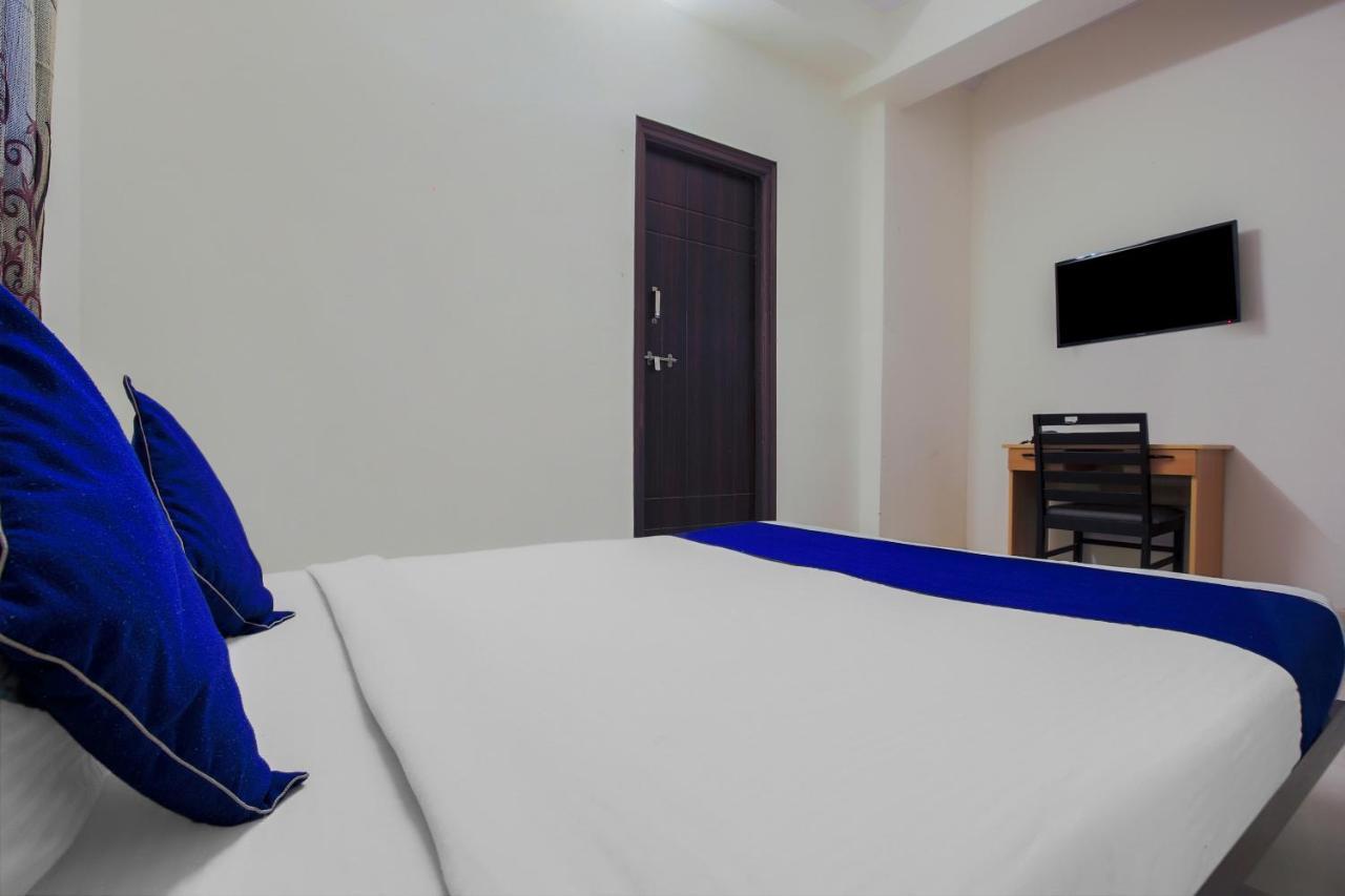Hotel Oyo Silverkey 74581 Nallagandla à Haïdarabad Extérieur photo